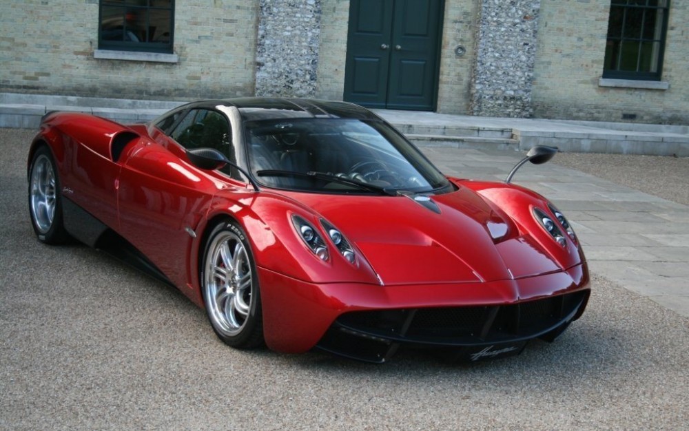 red_pagani_huayra_spotted_at_goodwood_2011_005